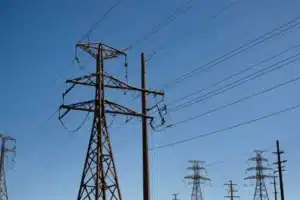 Fiabilité des lignes électriques : le rôle des isolateurs